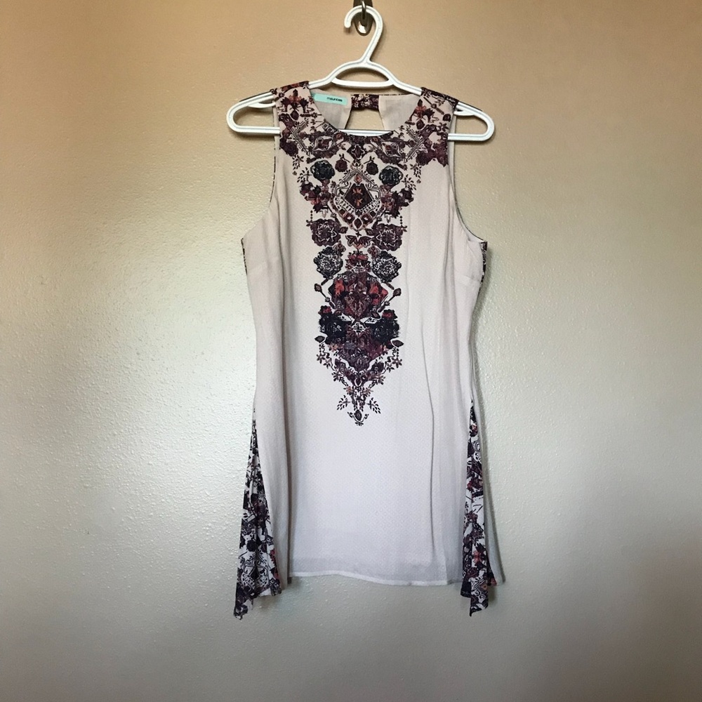 Keyhole back tank